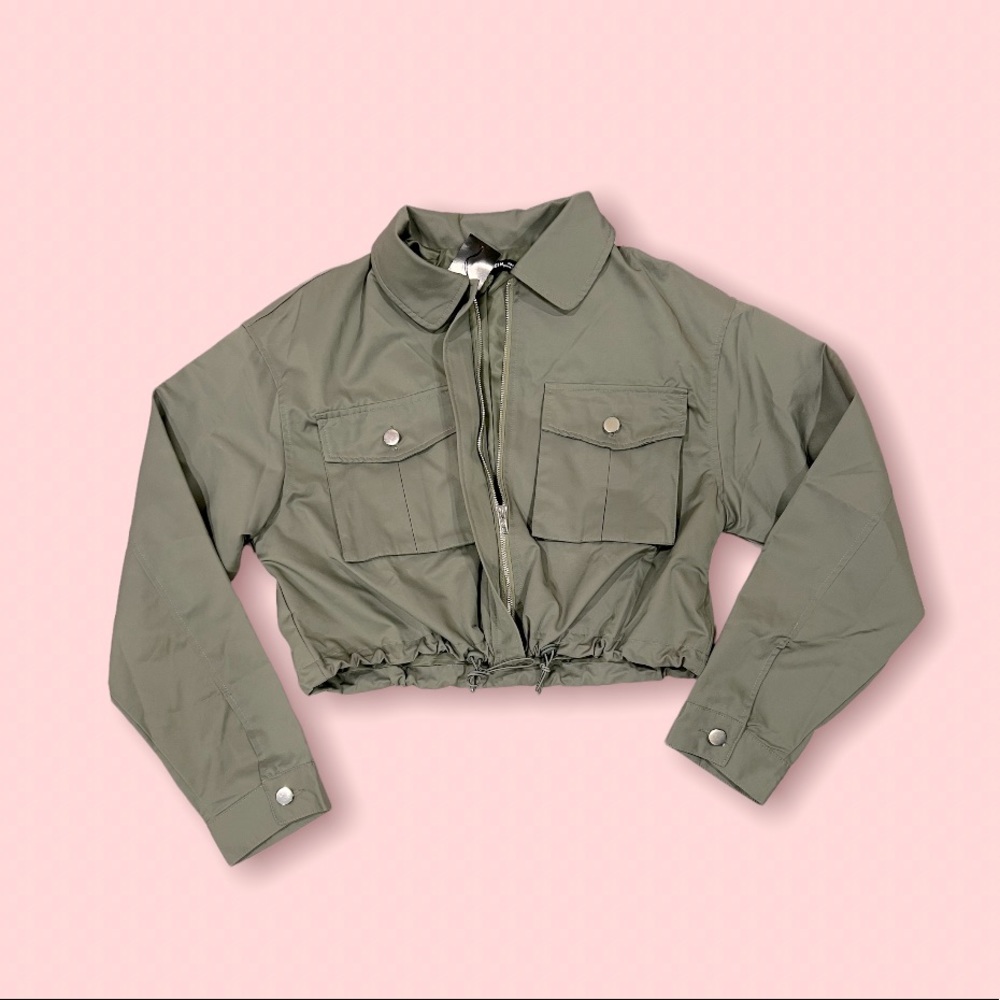 SHEIN X Kimberly Loaiza Flap
Pocket Drawstring Hem Jacket
Army Green / Size 8/10